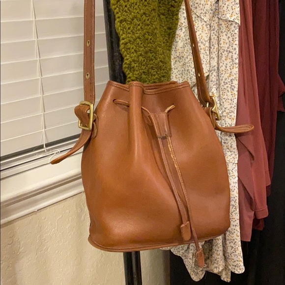 Authentic Coach leather bucket purse - Picture 4 of 8